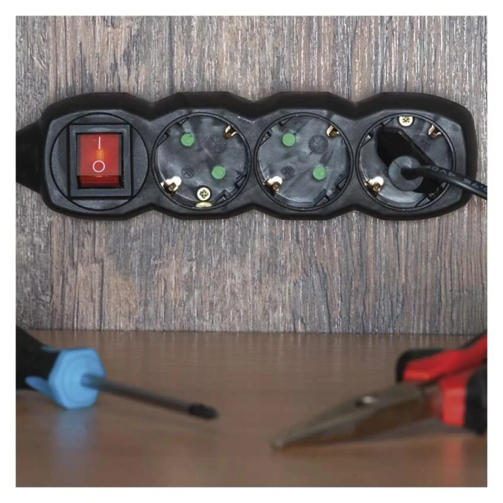 Фильтр питания Emos (PC1421R) с выключателем, 4 розетки, 1.5м, Black UA