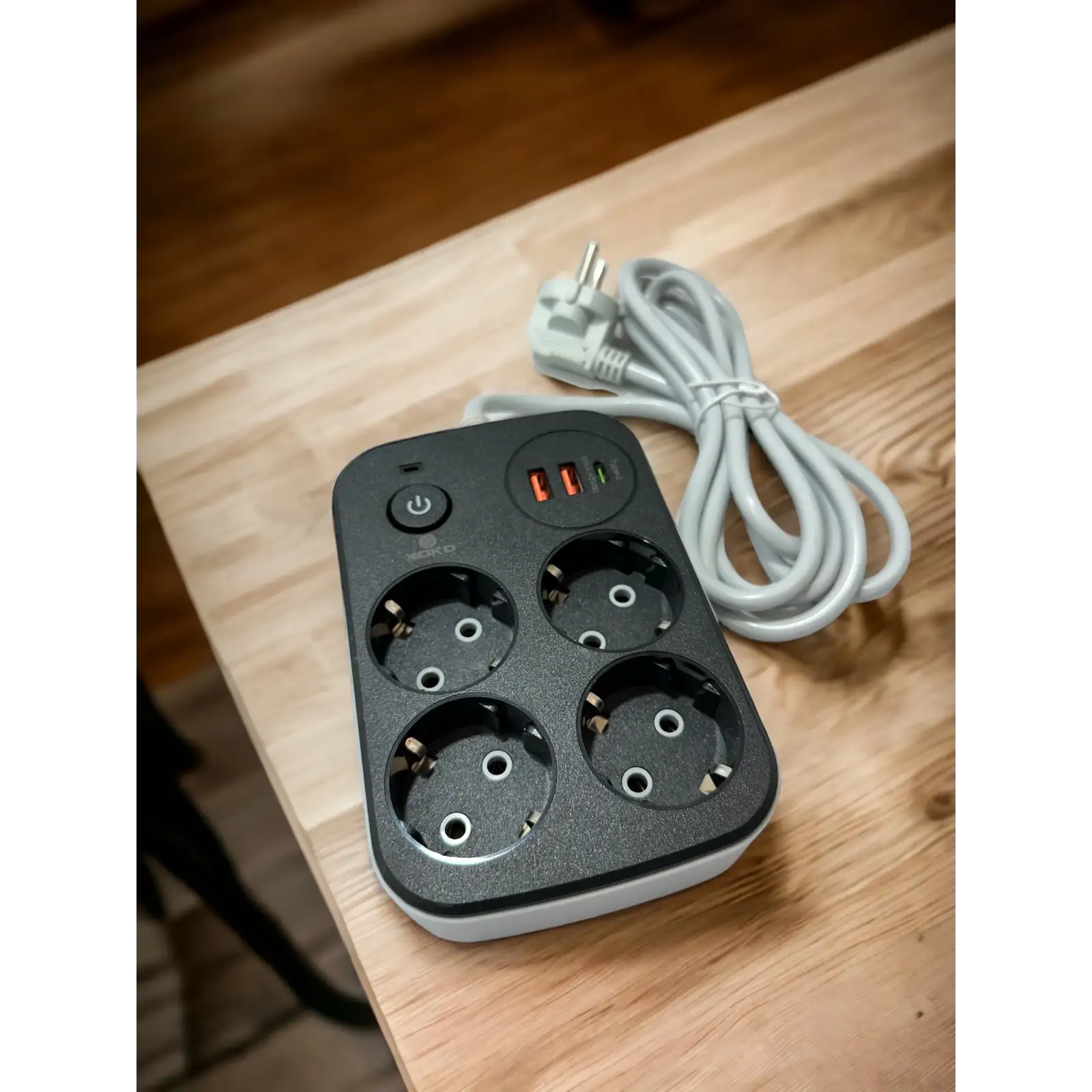 Мережевий фільтр XoKo SP-4-2-1 4 розетки, 3 USB, 2 м Black (XK-SP-4-2-1-BK) UA