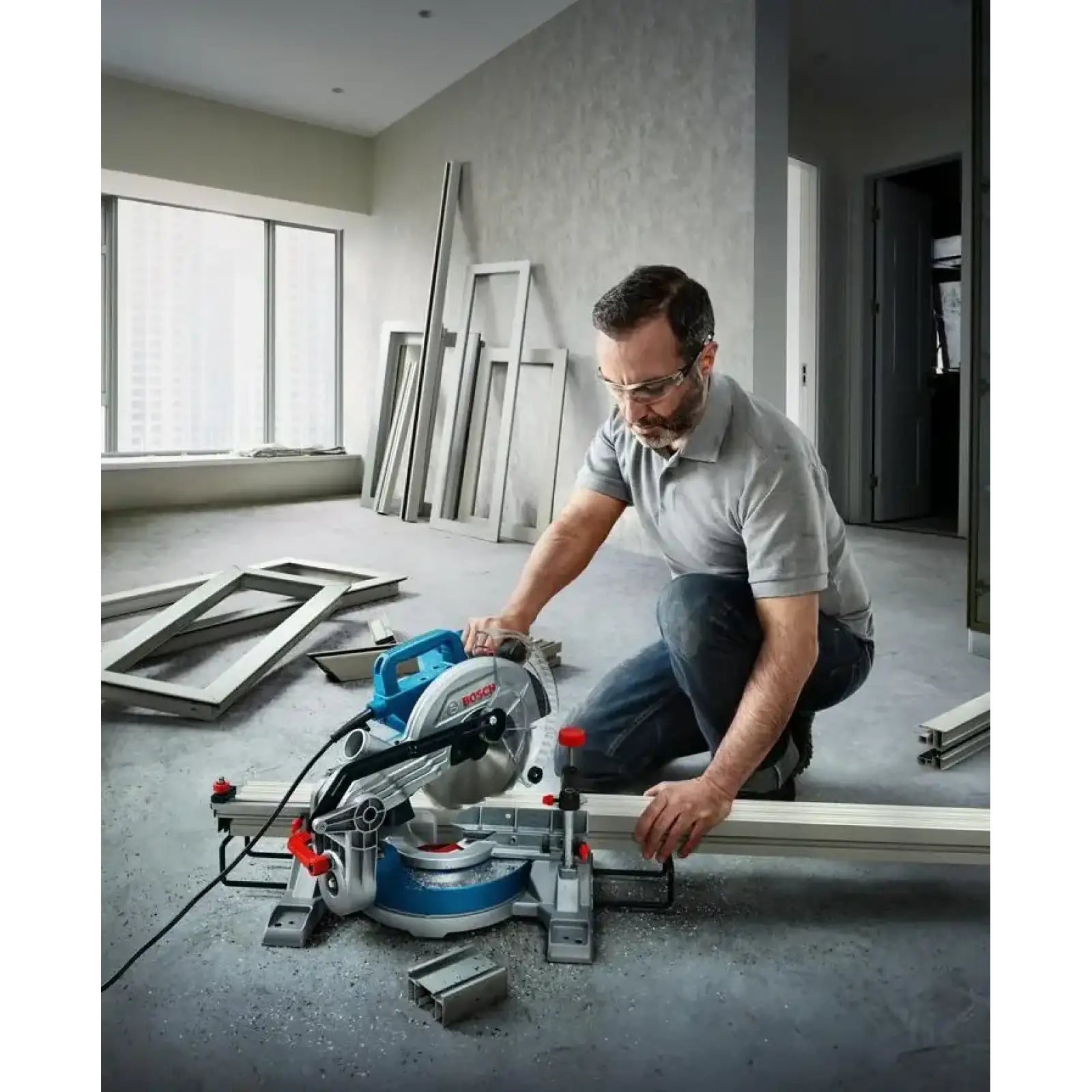 Пила торцовочная Bosch GCM 216, 1300Вт, 216мм, 24мм, 10.1кг, 0.601.B33.000 UA