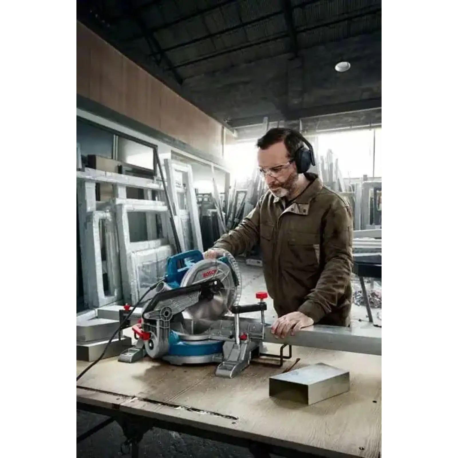 Пила торцовочная Bosch GCM 216, 1300Вт, 216мм, 24мм, 10.1кг, 0.601.B33.000 UA