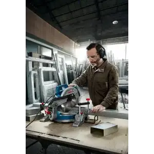 Пила торцовочная Bosch GCM 216, 1300Вт, 216мм, 24мм, 10.1кг, 0.601.B33.000 UA