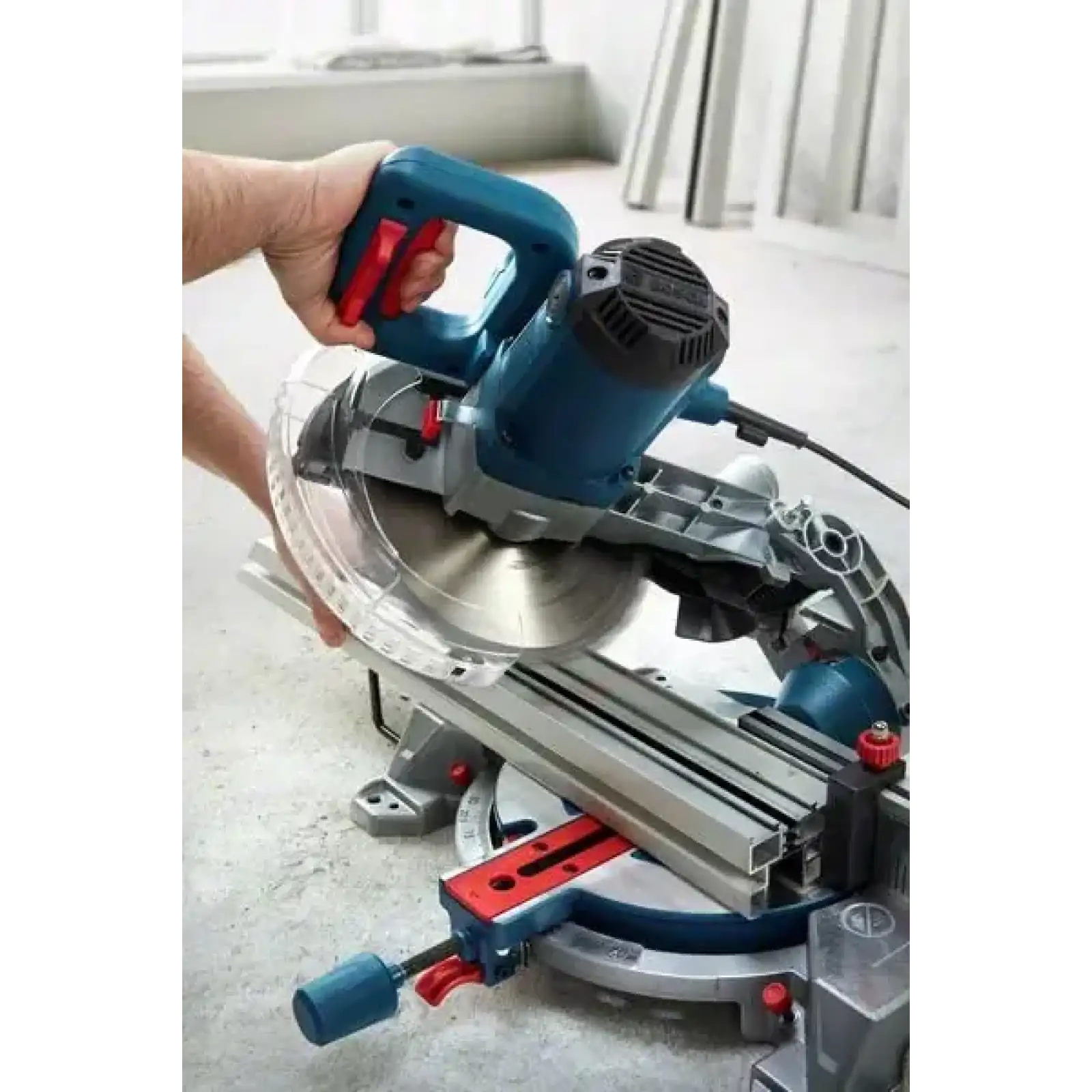 Пила торцовочная Bosch GCM 216, 1300Вт, 216мм, 24мм, 10.1кг, 0.601.B33.000 UA