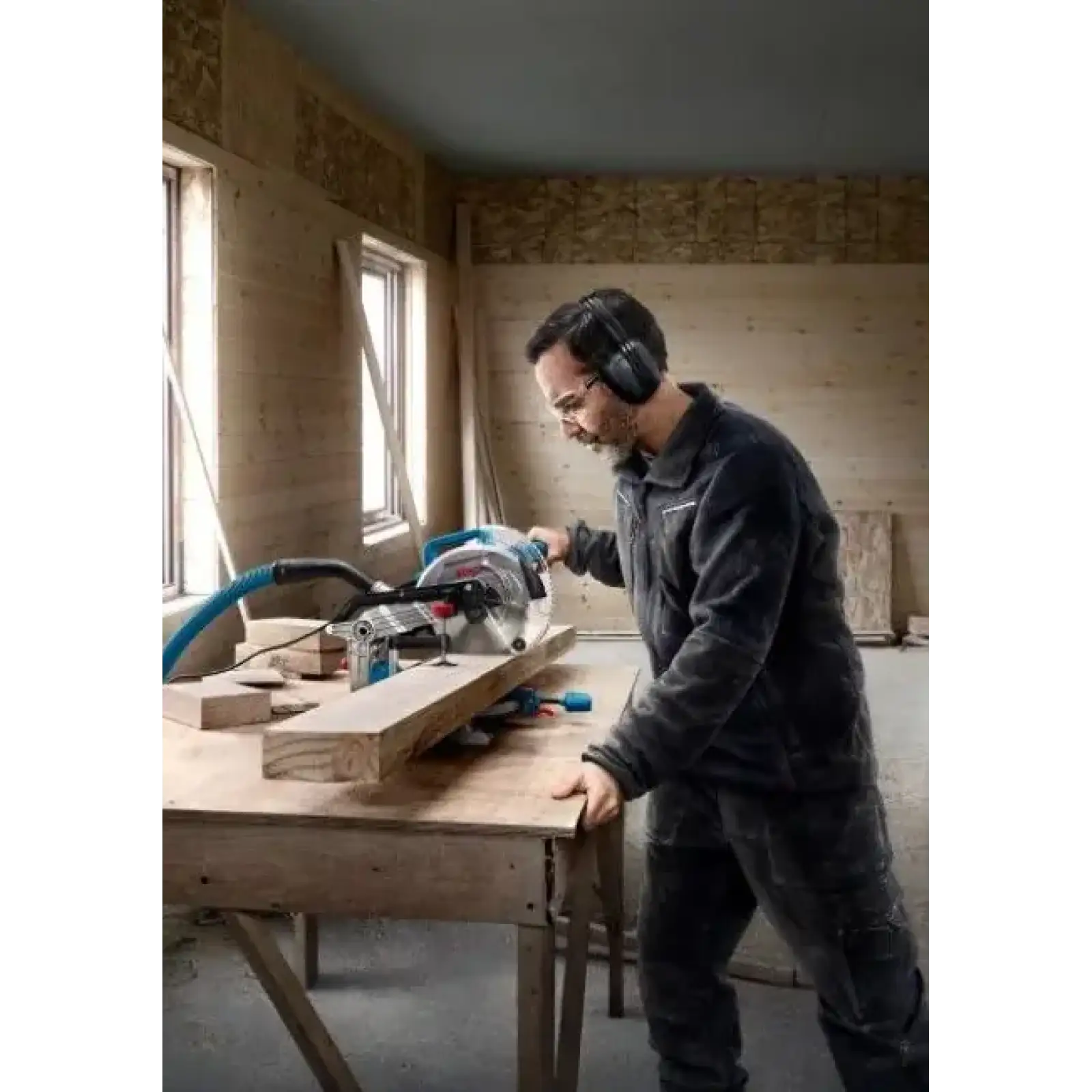 Пила торцовочная Bosch GCM 216, 1300Вт, 216мм, 24мм, 10.1кг, 0.601.B33.000 UA