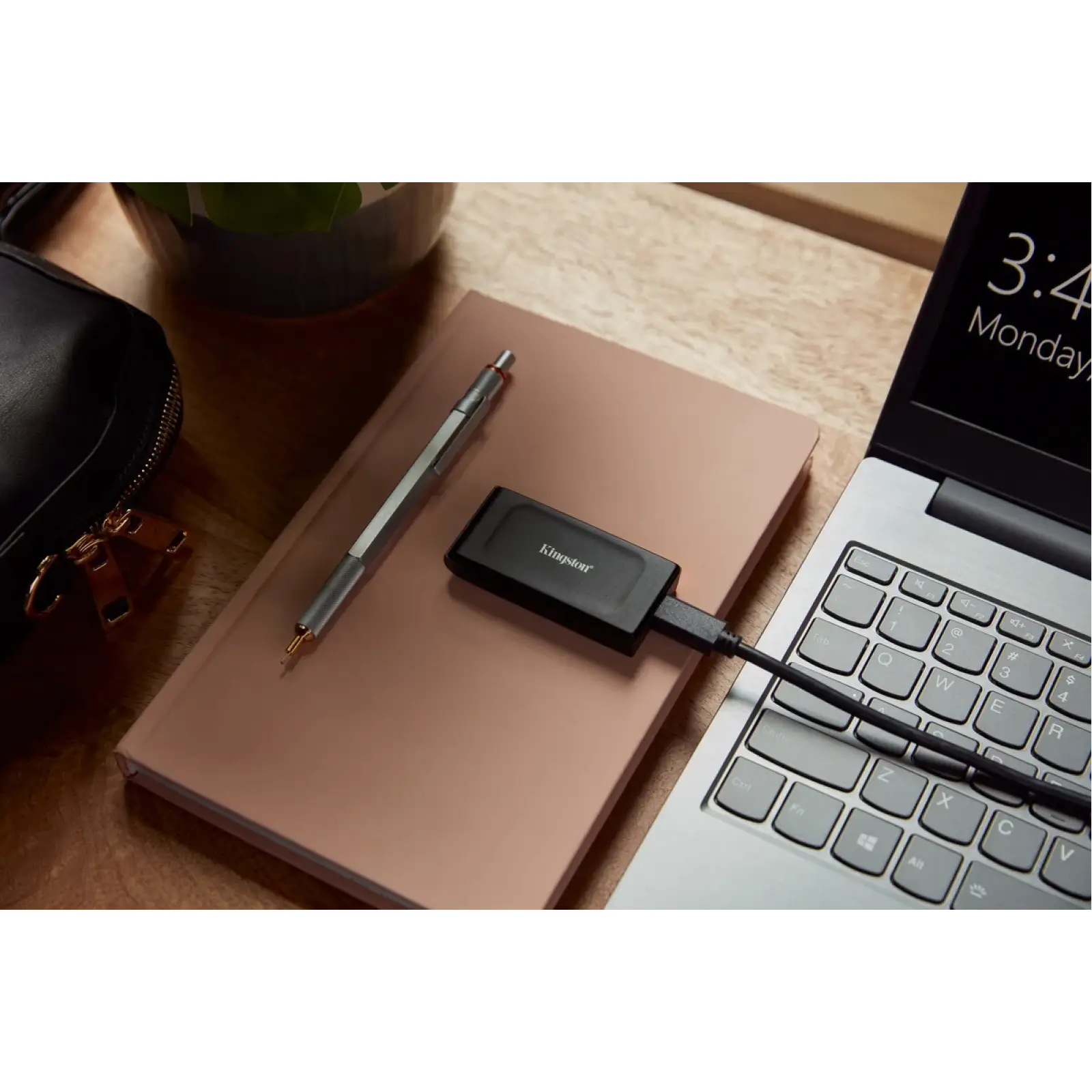 SSD зовнішній Portable USB 1.0ТB Kingston SXS1000 Black (SXS1000/1000G) UA