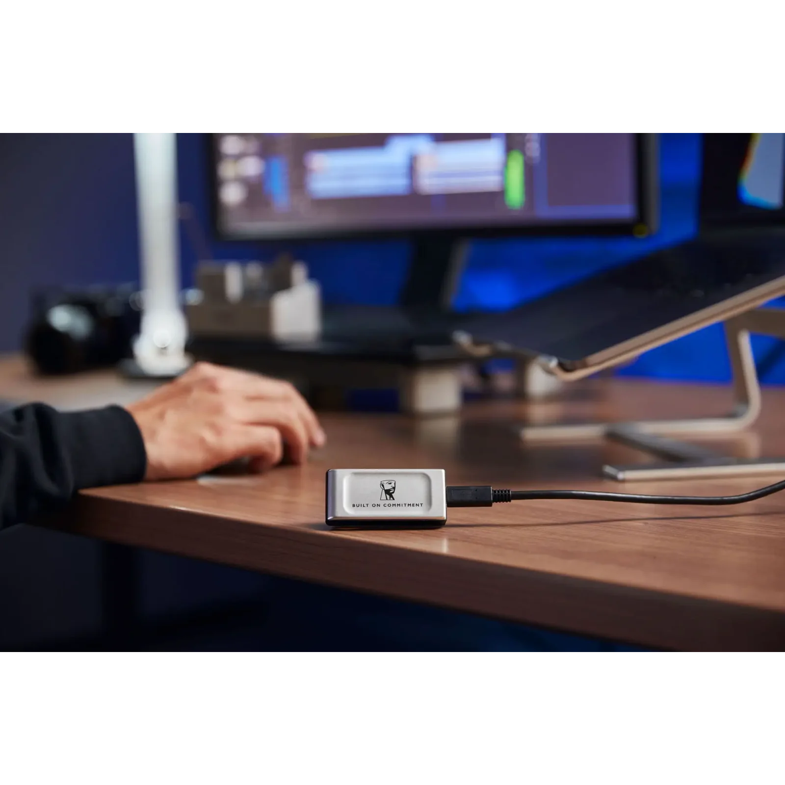 Накопитель внешний SSD Portable USB 2.0ТB Kingston XS2000 BoC Silver (SXS2000/2000GA) UA