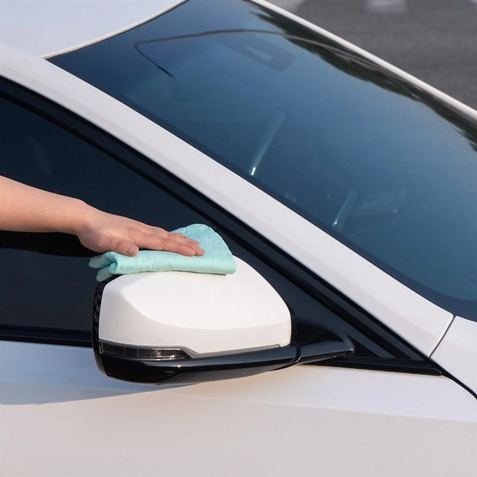 Серветка ColorWay автомобільна із синтетичної замші в тубі 66х43см (CW-6643) UA