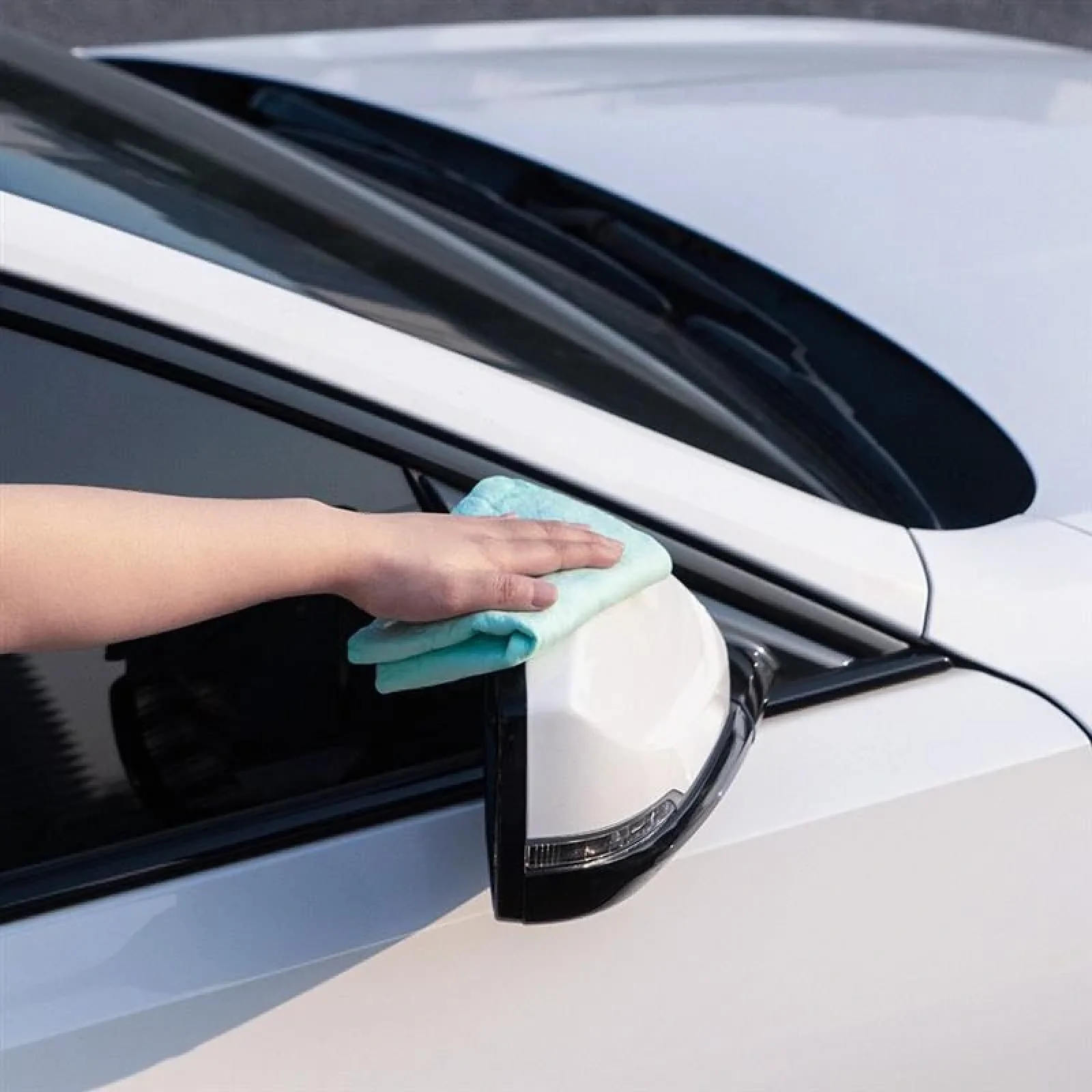 Серветка ColorWay автомобільна із синтетичної замші в тубі 66х43см (CW-6643) UA