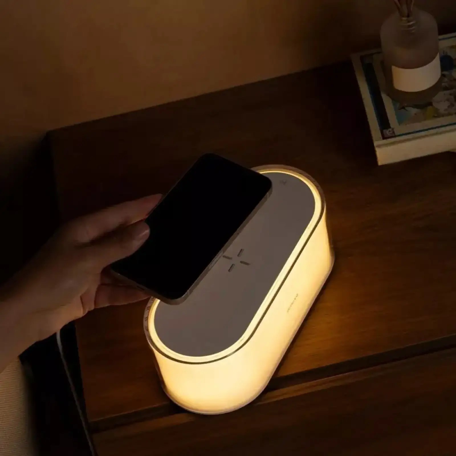 Ночник с беспроводной зарядкой Proove Glow White (PLPG00102002) UA
