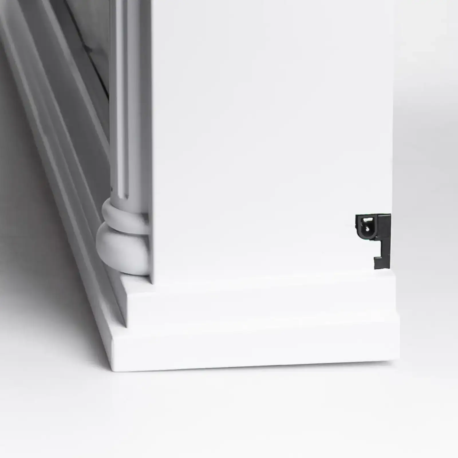Камин декоративный с LED-подсветкой 64*13*37 см, белый Yiwu SP-60W UA
