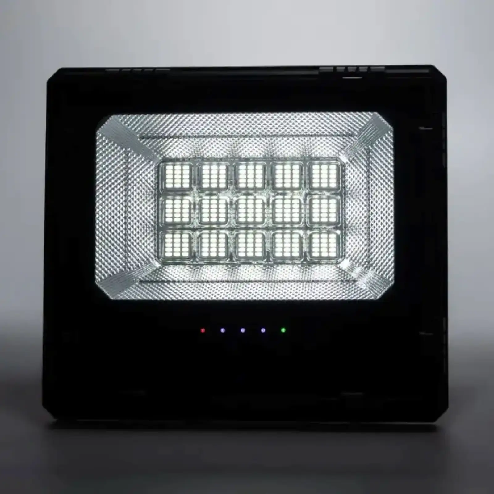 Уличный LED фонарь на солнечных батареях 225 LED 200 Вт HP-5-61 Yiwu UA