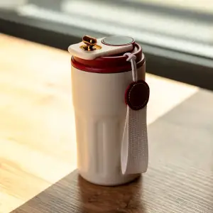 Термочашка Coffee 400 мл з ремінцем та датчиком температури, червоний Yiwu HP-GM-5 UA