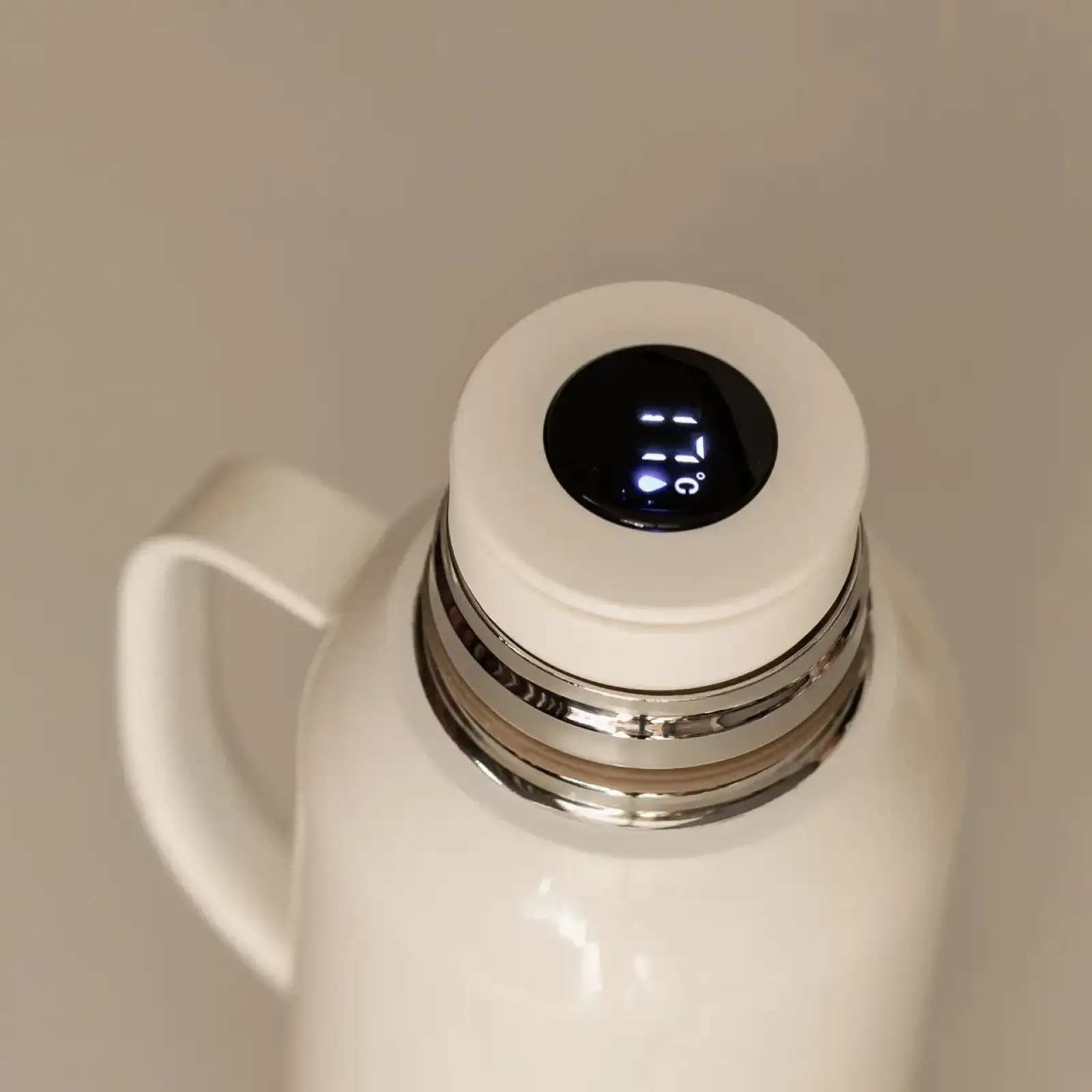 Термос Vacuum з датчиком температури на 820 мл білий HP-14-55W Yiwu UA