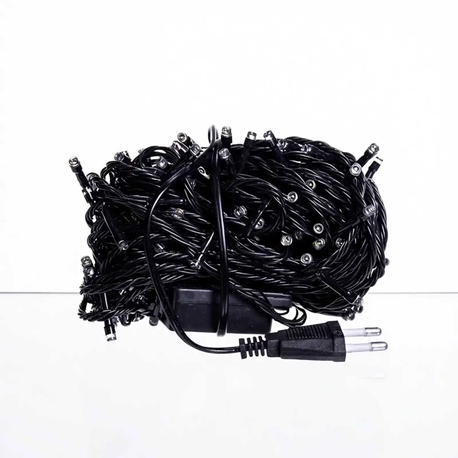 Новогодняя гирлянда комнатная нить 18 м 180 LED комнатная гирлянда черный провод Белый свет W180LED18MBW Garlando UA