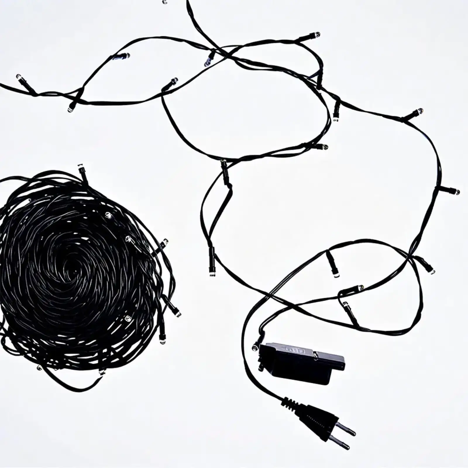 Новогодняя гирлянда комнатная нить 18 м 180 LED комнатная гирлянда черный провод Белый свет W180LED18MBW Garlando UA
