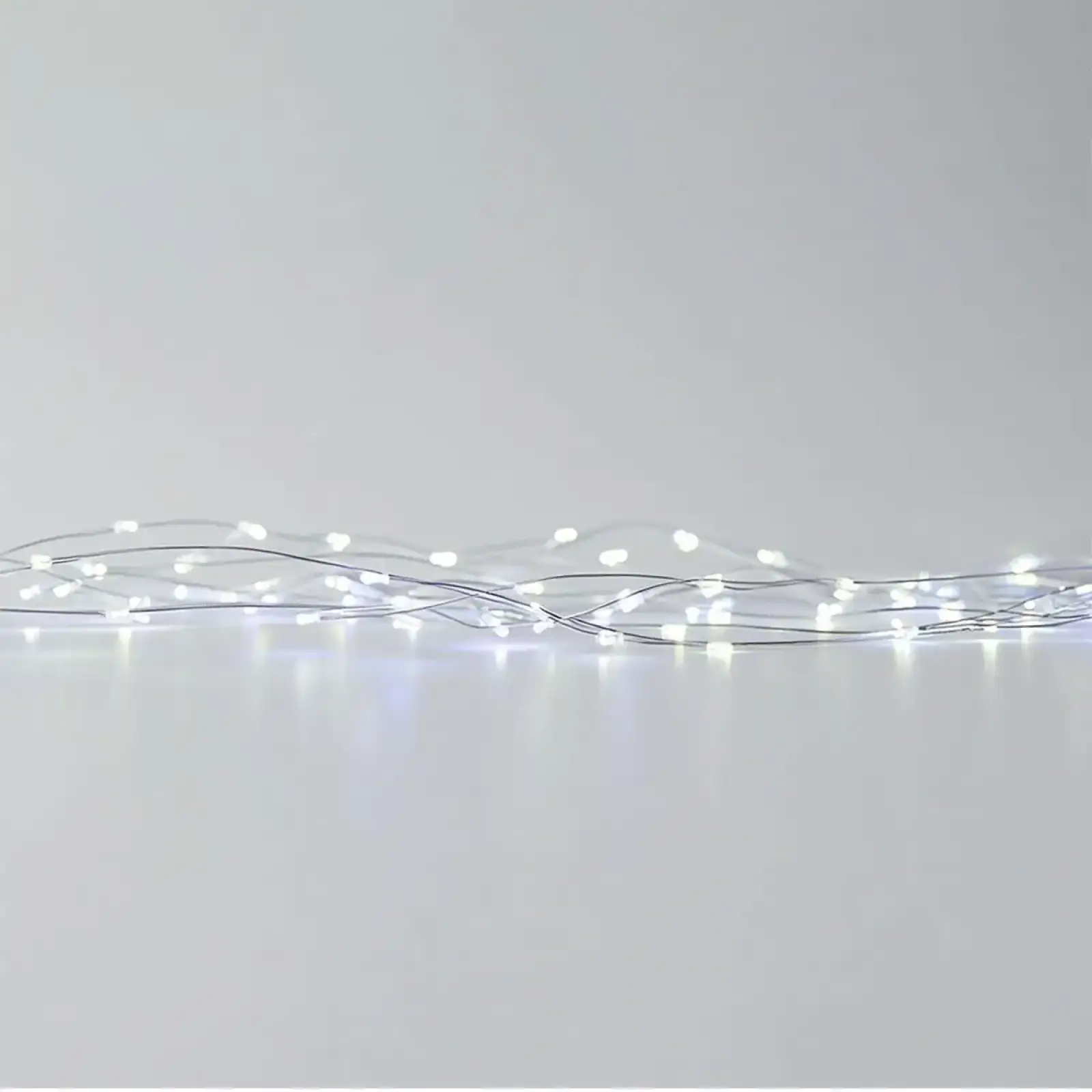 Новогодняя гирлянда комнатная нить 22 м 220 LED комнатная гирлянда белый провод Белый свет W220LED22MWW Garlando UA