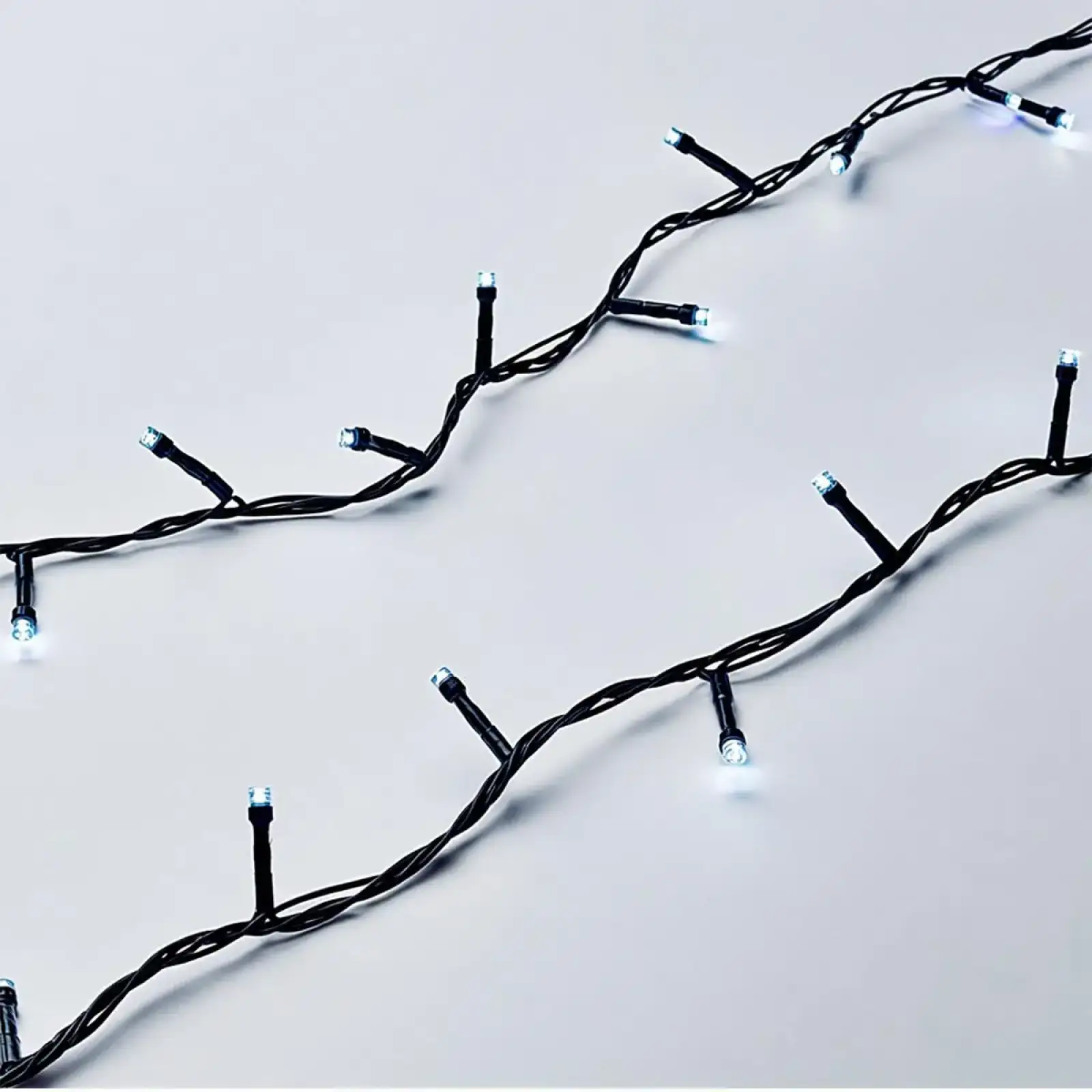 Новогодняя гирлянда комнатная нить 22 м 220 LED черный провод Белый W220LED22MBW Garlando UA