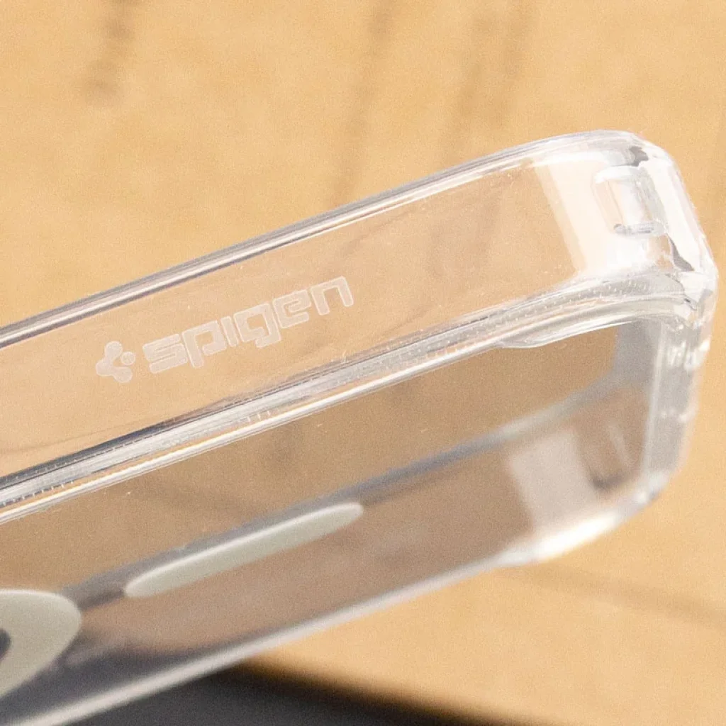 Чохол SGP Ultra Hybrid (MagFit) для Apple iPhone 16 Plus Transparent