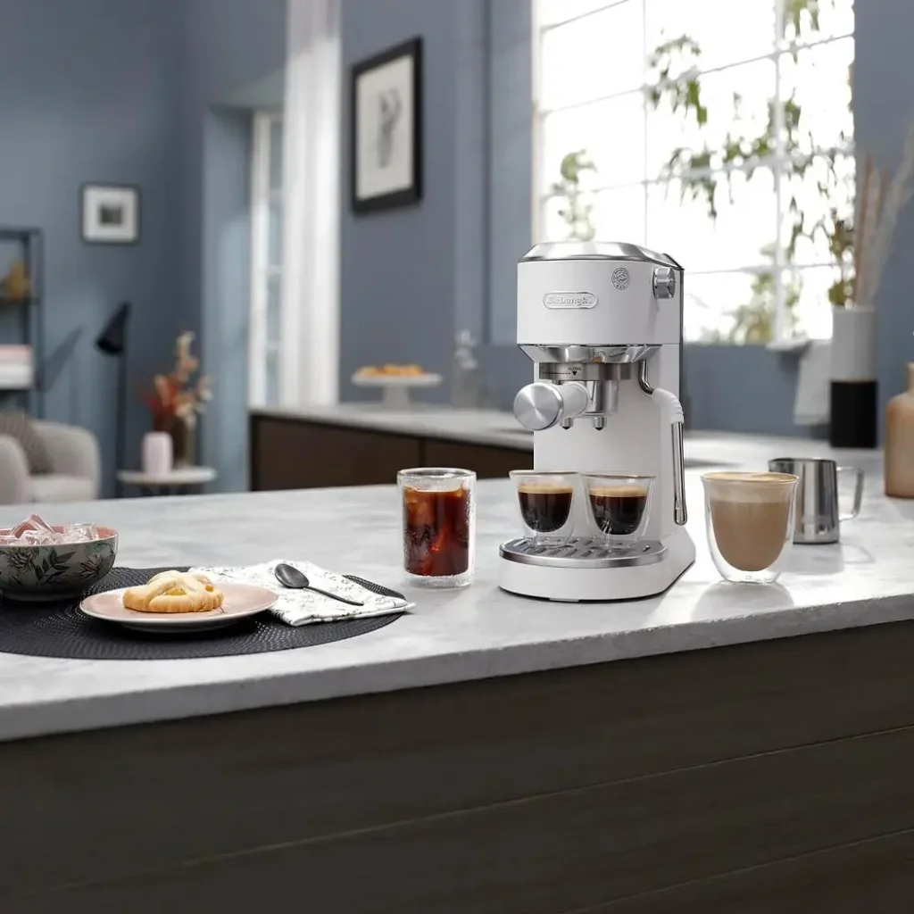 Кавоварка DeLonghi EC 890 WI UA