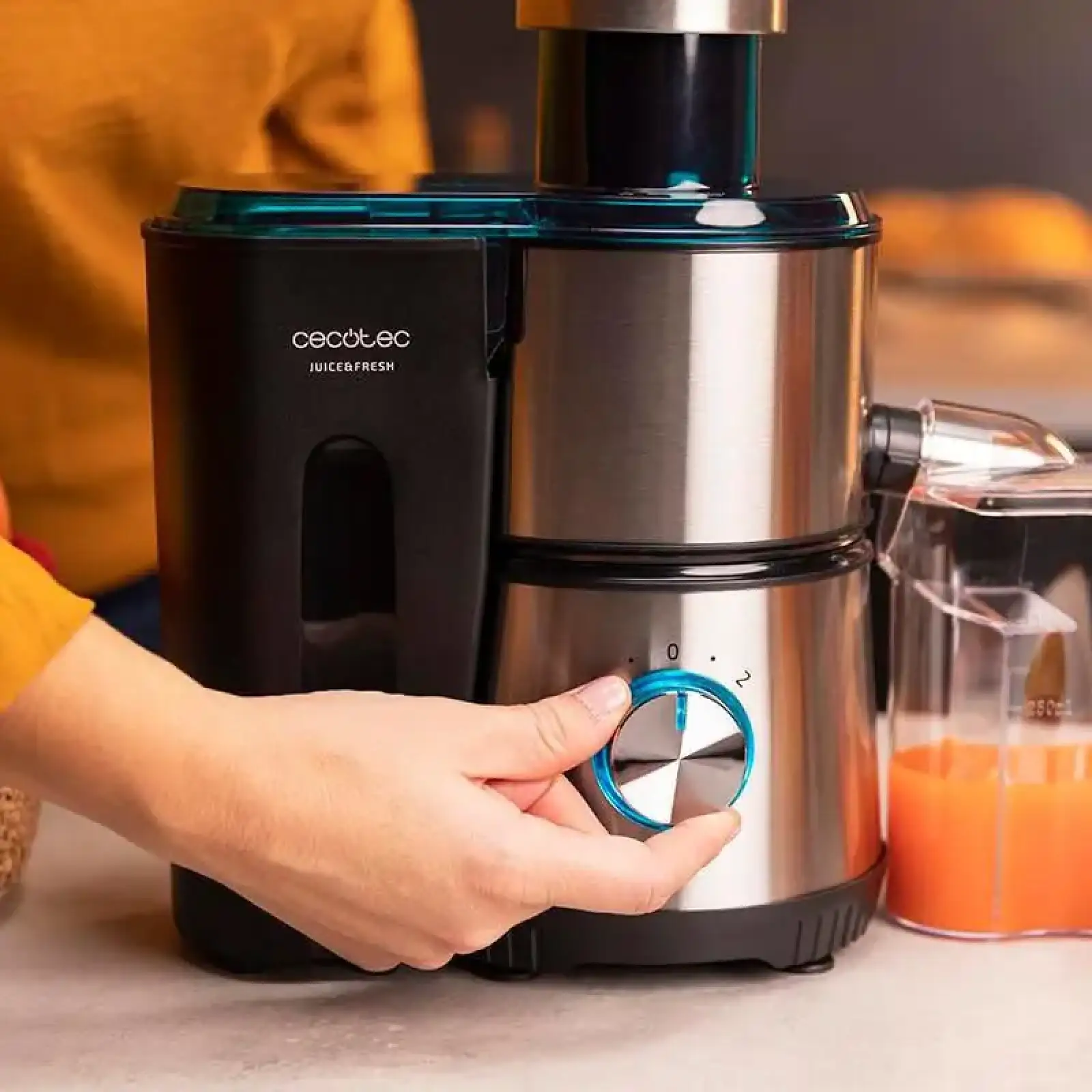 Соковитискач CECOTEC Juice&Fresh 400 Titan Black (CCTC-04153) UA