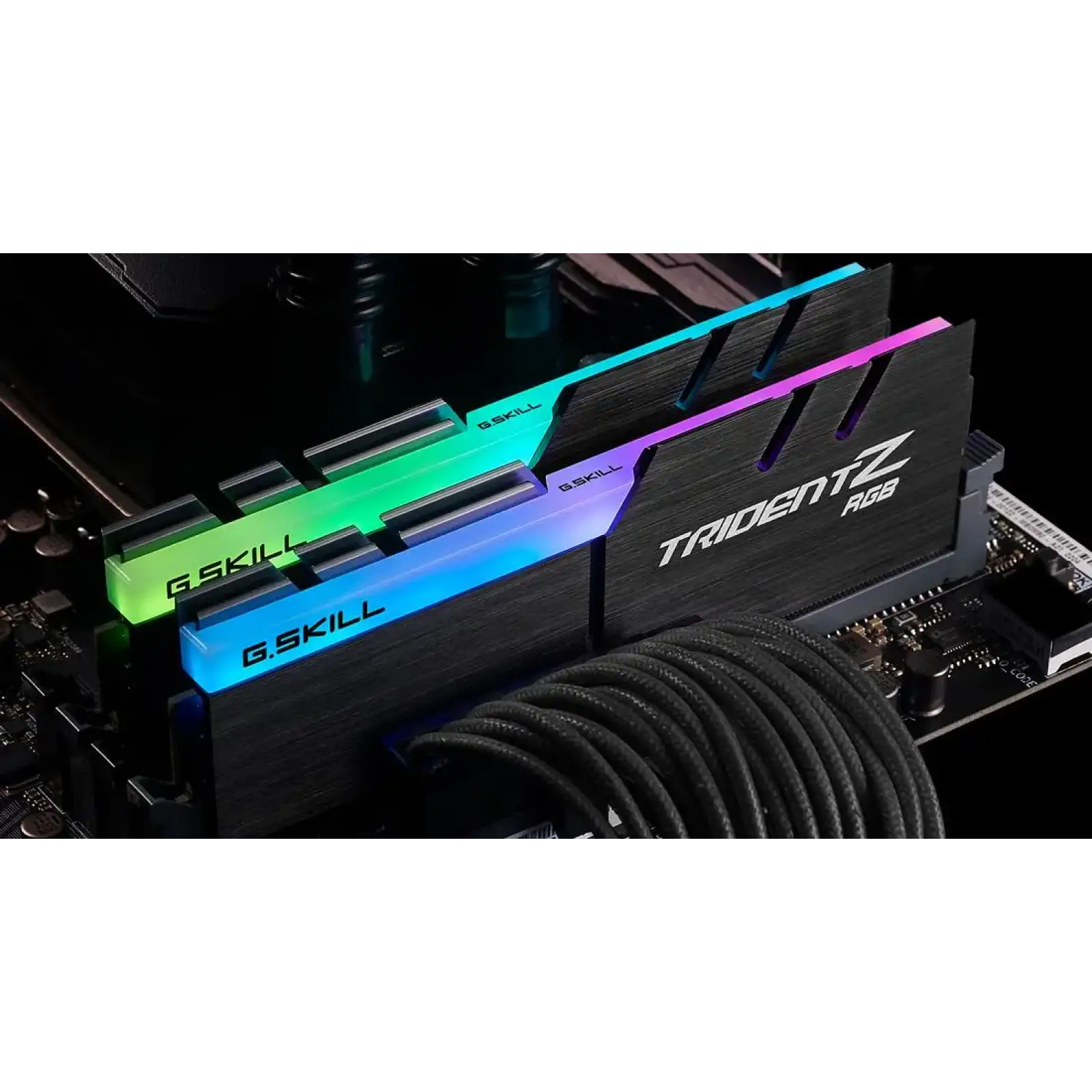 Набор двух модулей памяти G.Skill 16 GB (2x8GB) DDR4 4000 MHz Trident Z RGB (F4-4000C18D-16GTZRB) UA