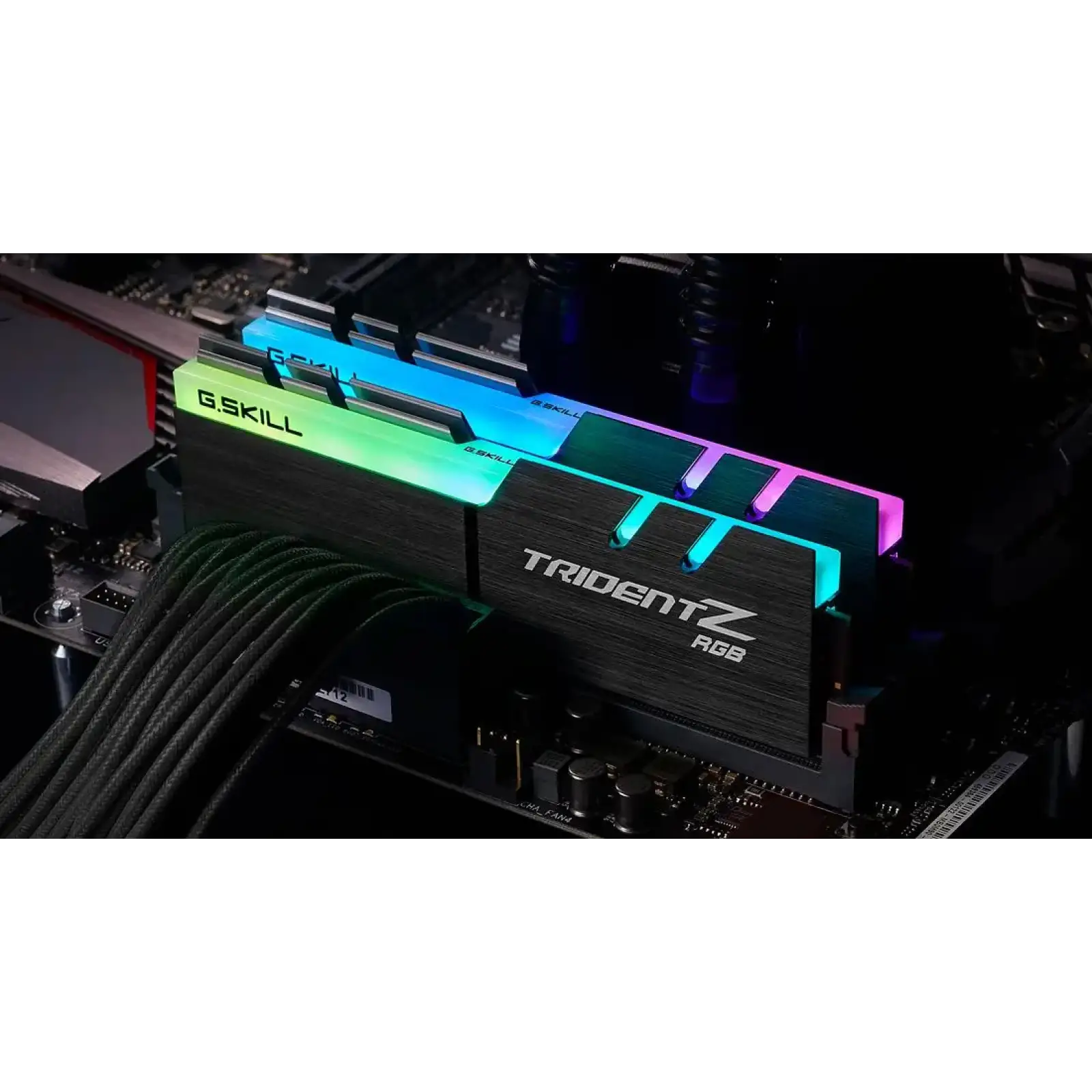 Набор двух модулей памяти G.Skill 16 GB (2x8GB) DDR4 4000 MHz Trident Z RGB (F4-4000C18D-16GTZRB) UA