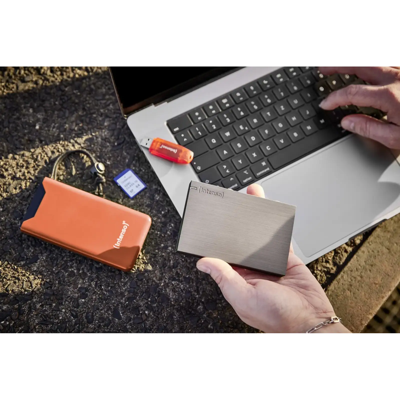 Зовнішній акумулятор USB 10000MAH QC3.0 ORANGE F10000 7332038 INTENSO UA