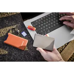 Зовнішній акумулятор USB 10000MAH QC3.0 ORANGE F10000 7332038 INTENSO UA